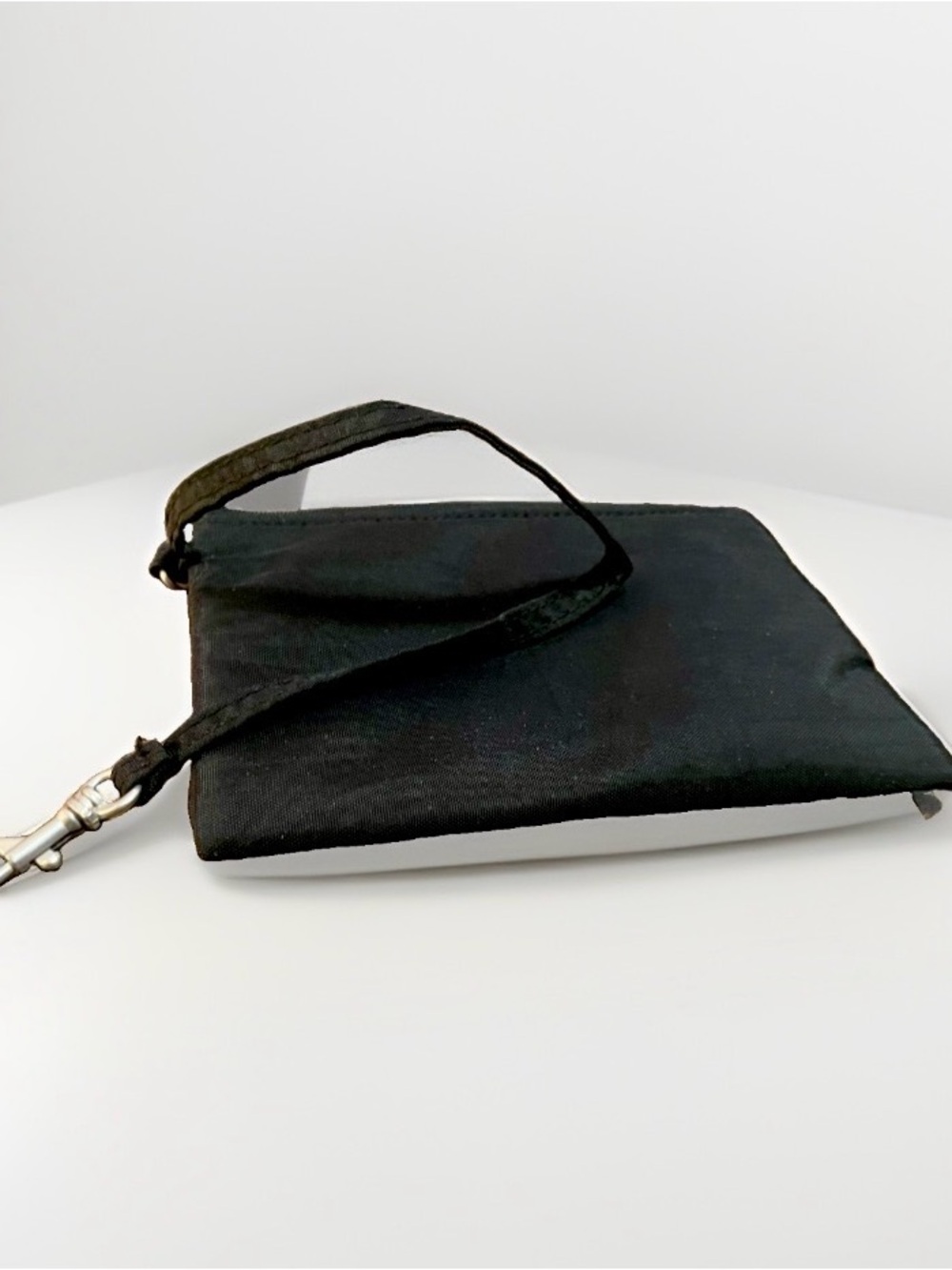 Nylon RFID Blocking Travel Wristlet Wallet Black / Tan Interior NWOT